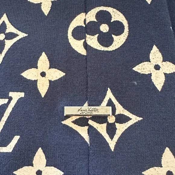 Louis Vuitton LVSE Monogram Gradient T-Shirt - Picture 4 of 5